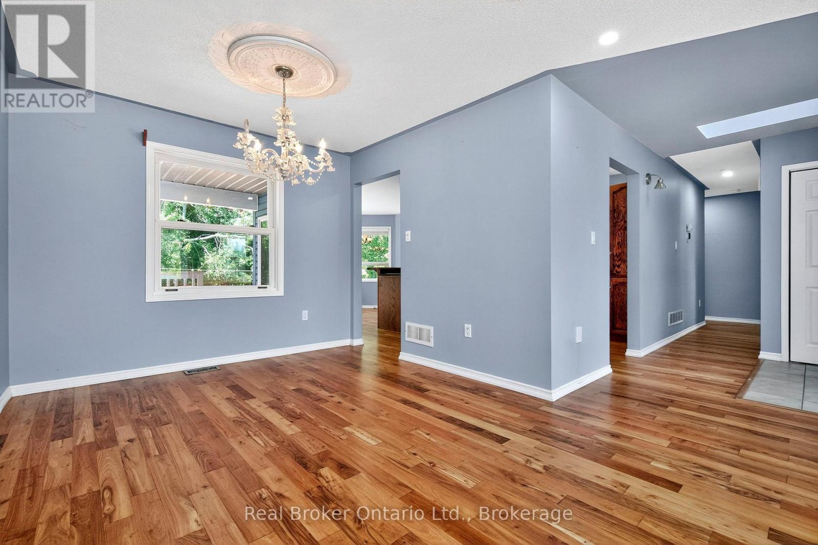 8 Bridle Road, Penetanguishene, Ontario  L9M 1J5 - Photo 4 - S12550228