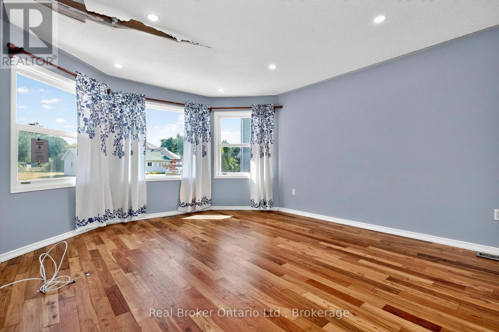 8 Bridle Road, Penetanguishene, Ontario  L9M 1J5 - Photo 3 - S12550228