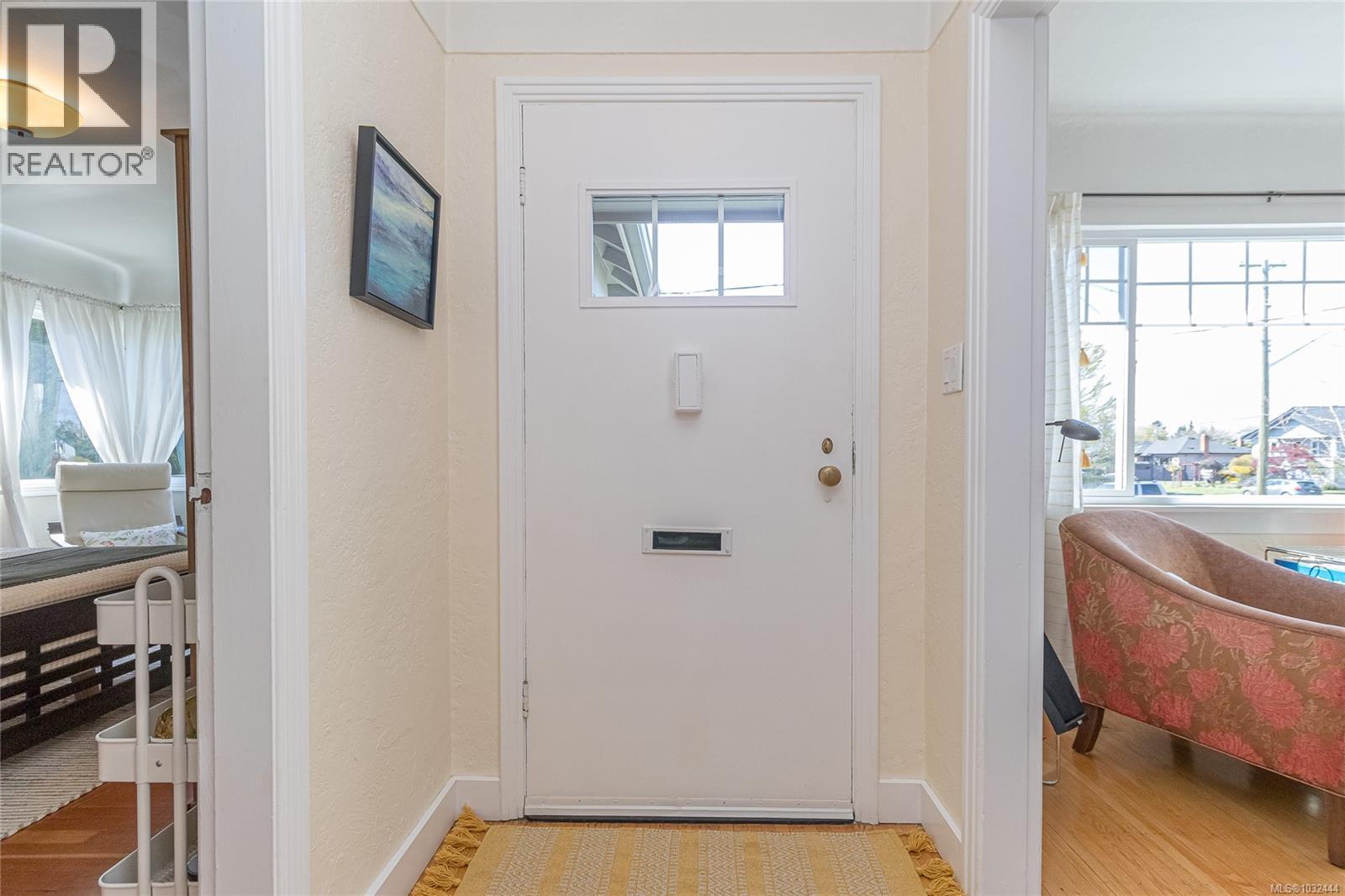 2551 Florence St, Oak Bay, British Columbia  V8R 5E7 - Photo 2 - 1032444