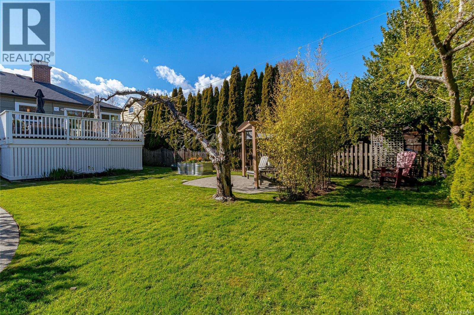 2551 Florence St, Oak Bay, British Columbia  V8R 5E7 - Photo 23 - 1032444