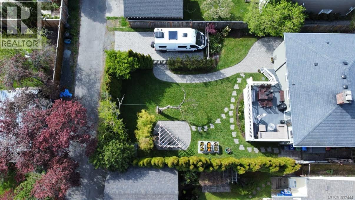 2551 Florence St, Oak Bay, British Columbia  V8R 5E7 - Photo 35 - 1032444