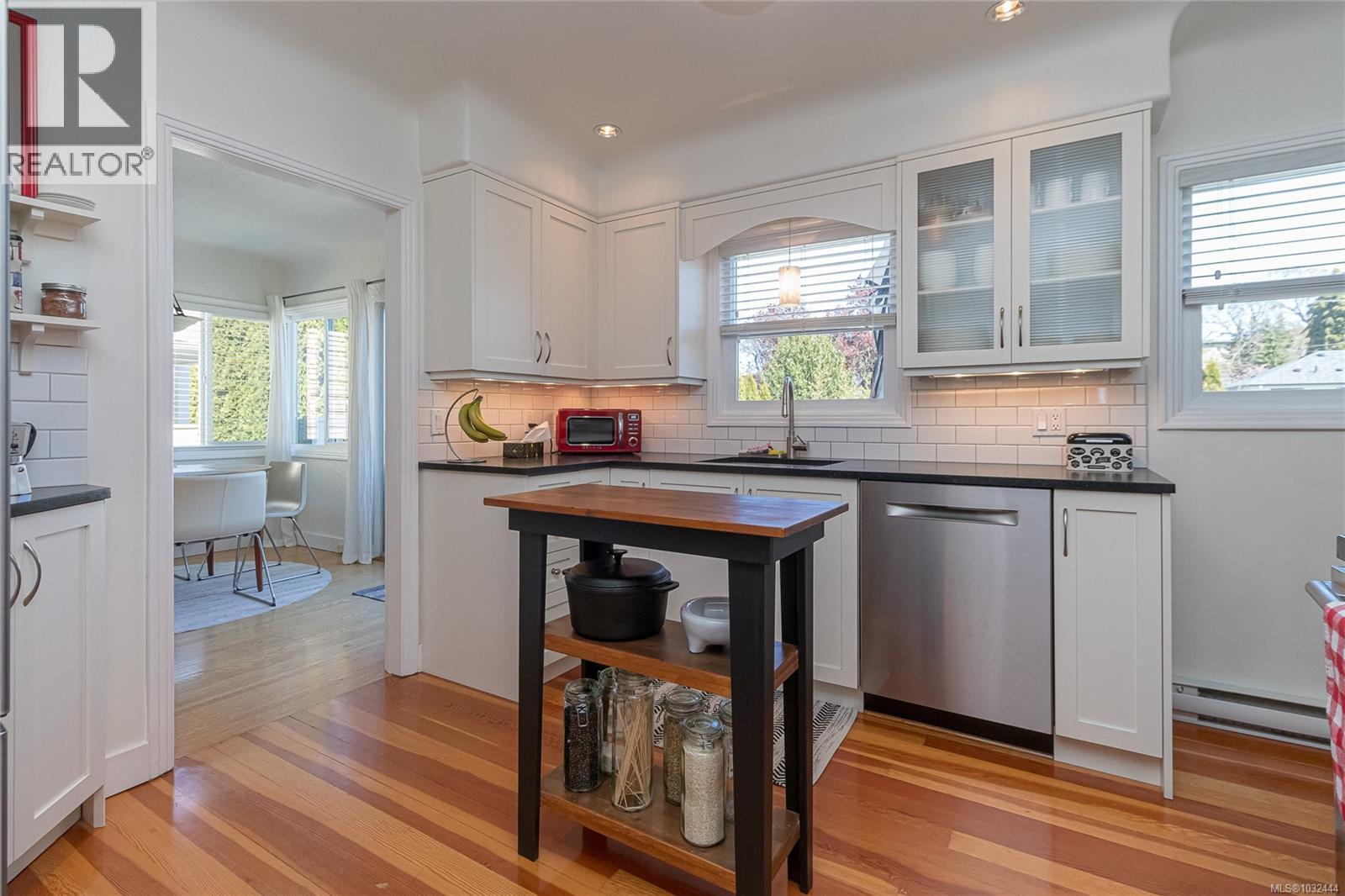 2551 Florence St, Oak Bay, British Columbia  V8R 5E7 - Photo 7 - 1032444