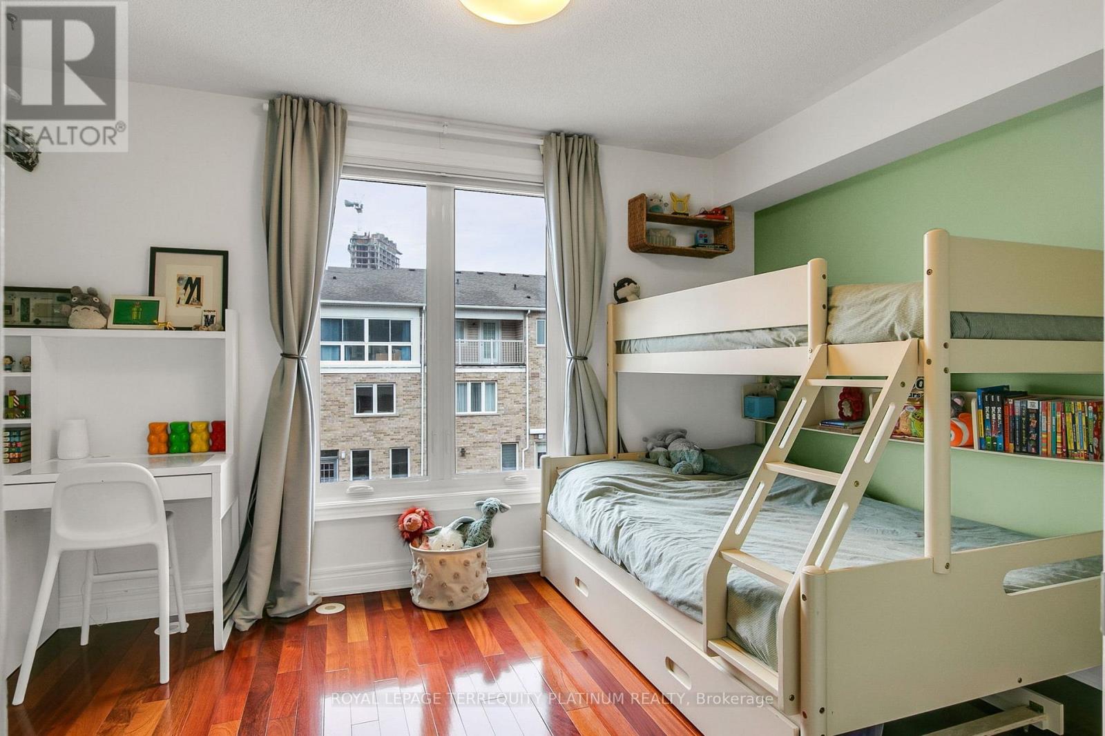 22 Fairhead Mews, Toronto, Ontario  M4E 3Y4 - Photo 13 - E13021184