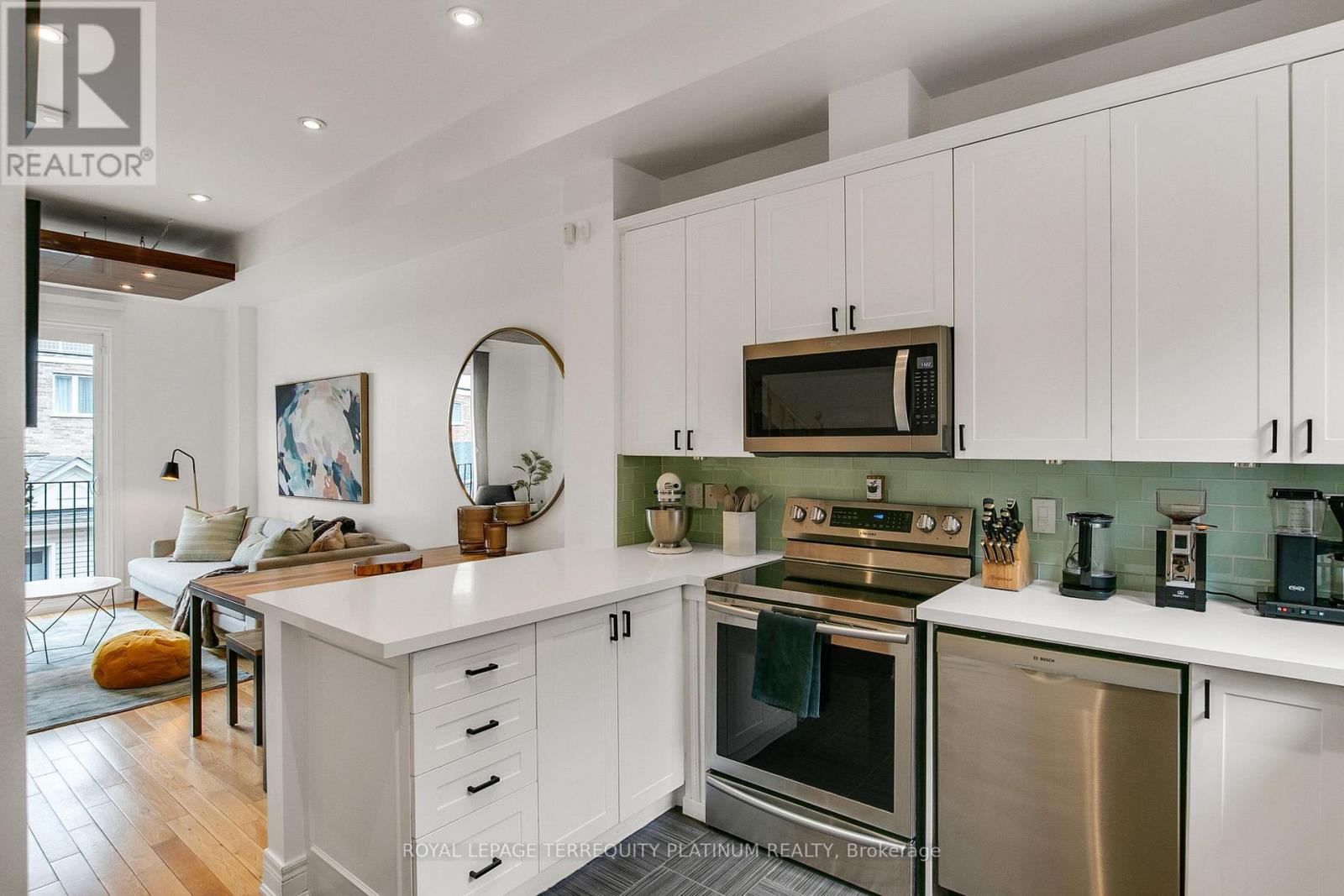 22 Fairhead Mews, Toronto, Ontario  M4E 3Y4 - Photo 9 - E13021184