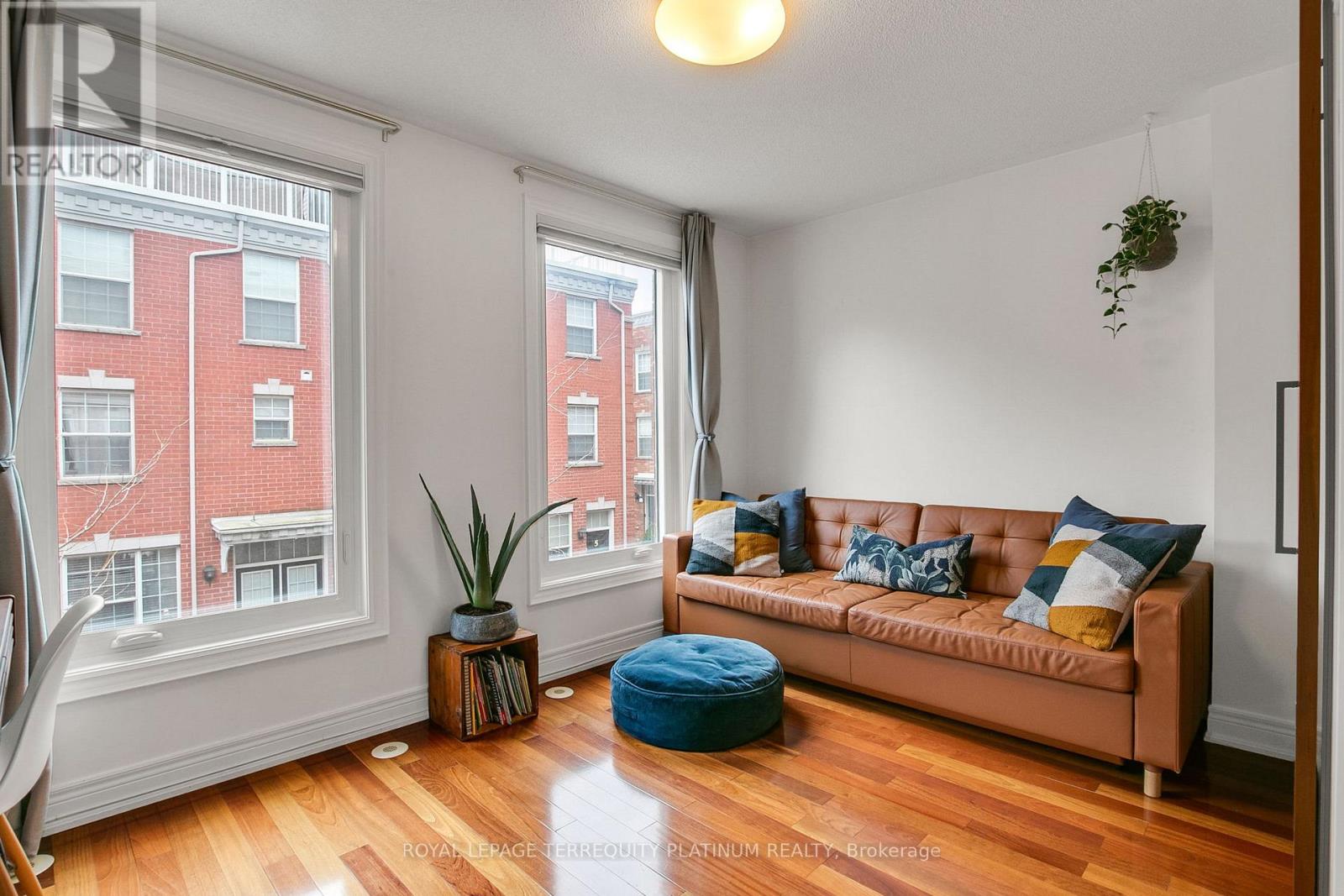 22 Fairhead Mews, Toronto, Ontario  M4E 3Y4 - Photo 17 - E13021184