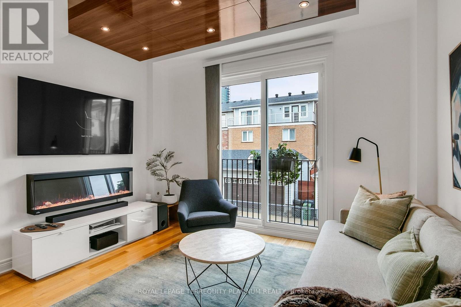 22 Fairhead Mews, Toronto, Ontario  M4E 3Y4 - Photo 4 - E13021184