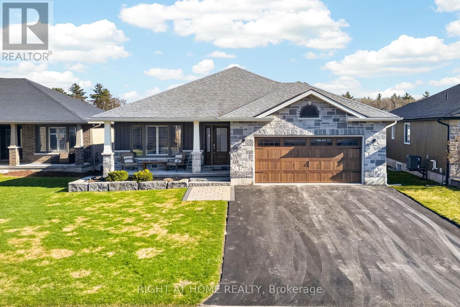 27 WOODBURN DRIVE, Quinte West, Ontario