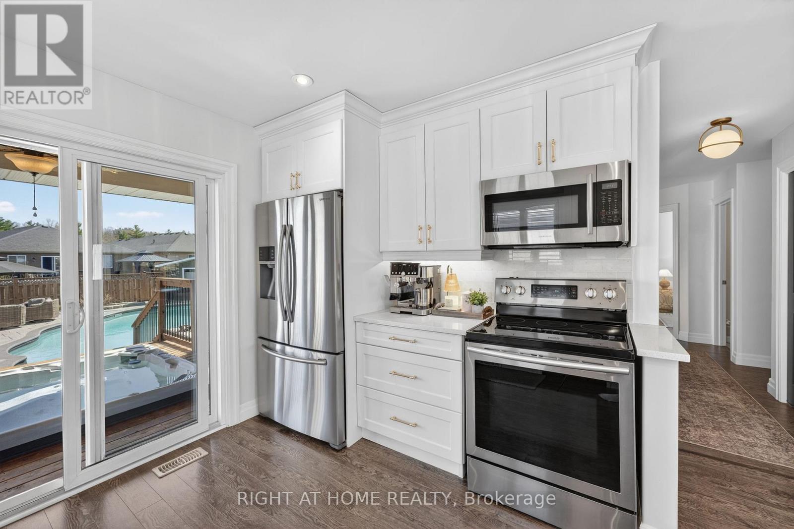 27 Woodburn Drive, Quinte West, Ontario  K8V 0E1 - Photo 10 - X13021182