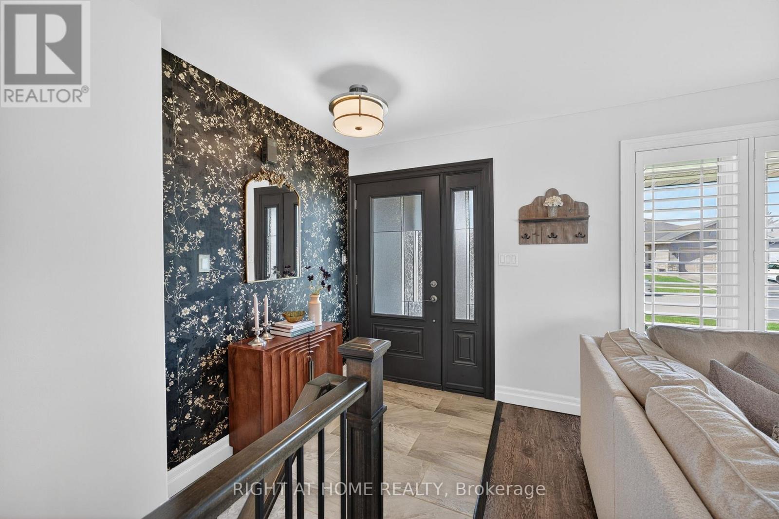 27 Woodburn Drive, Quinte West, Ontario  K8V 0E1 - Photo 3 - X13021182