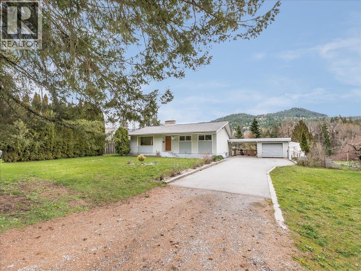 1500 3b Hwy, Fruitvale, British Columbia  V0G 1L1 - Photo 1 - 10384129