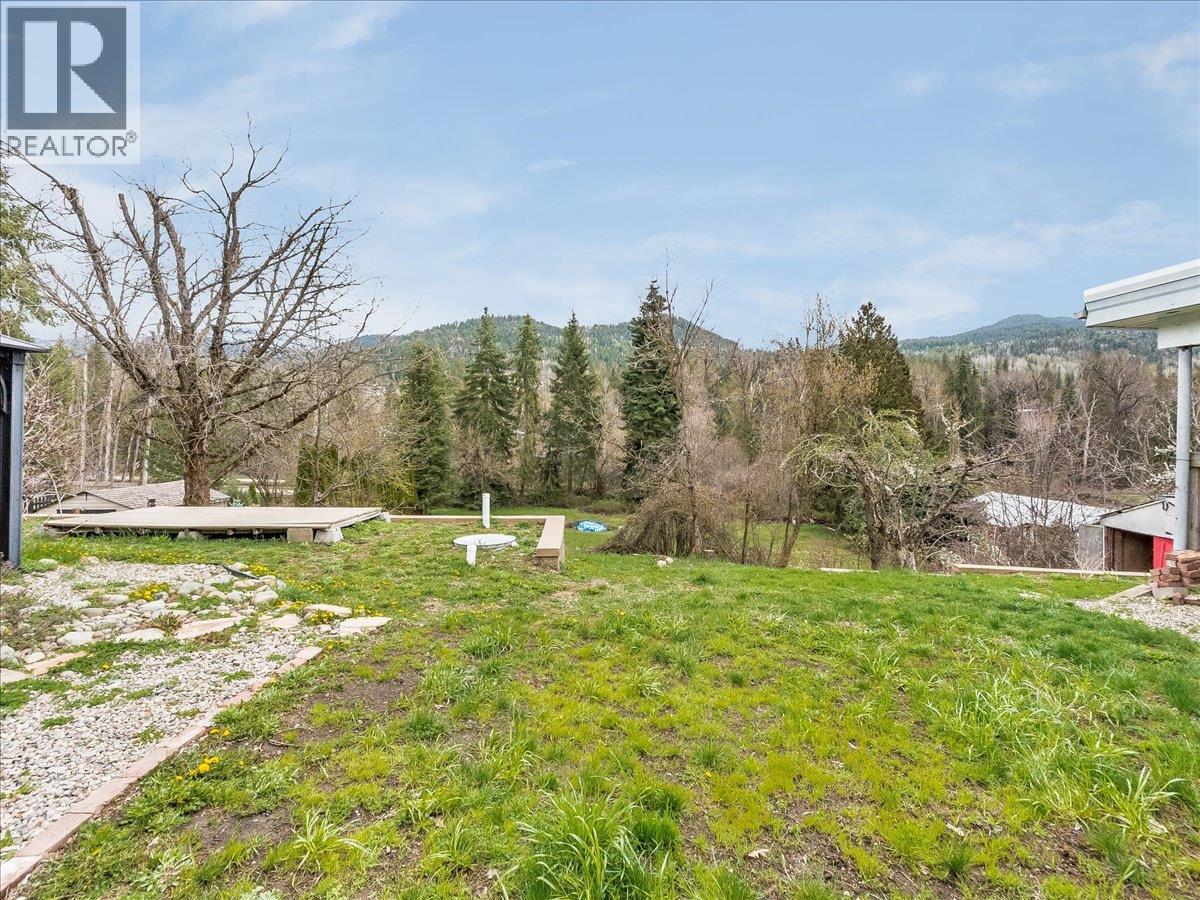 1500 3b Hwy, Fruitvale, British Columbia  V0G 1L1 - Photo 10 - 10384129