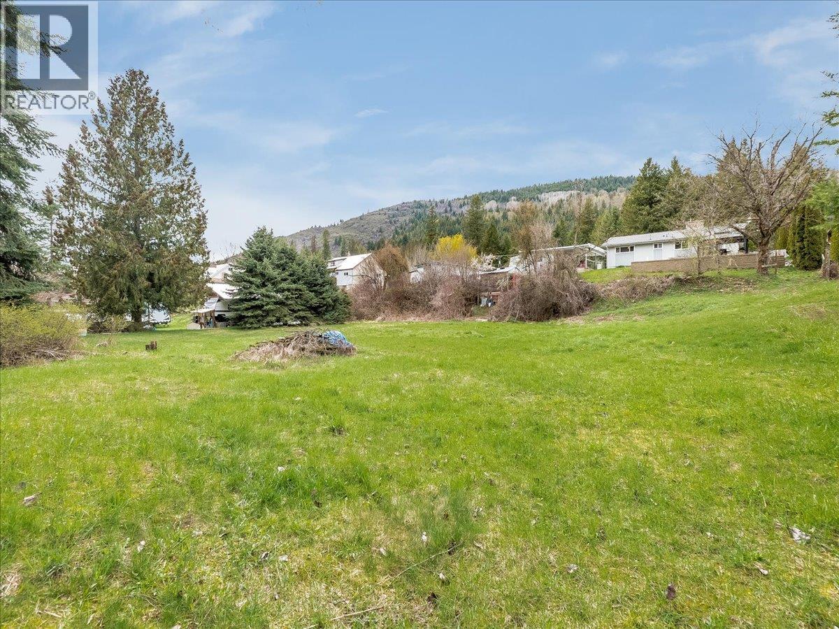 1500 3b Hwy, Fruitvale, British Columbia  V0G 1L1 - Photo 13 - 10384129