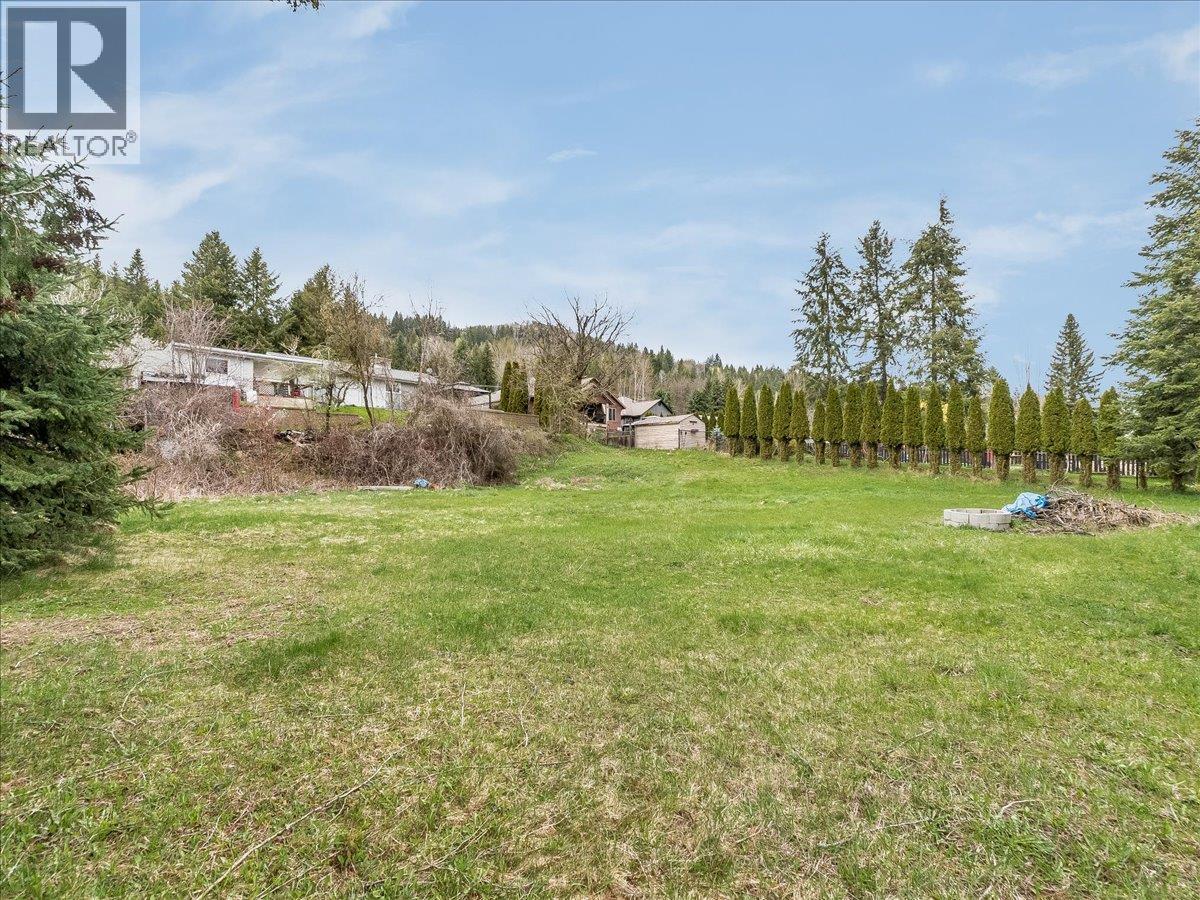 1500 3b Hwy, Fruitvale, British Columbia  V0G 1L1 - Photo 15 - 10384129