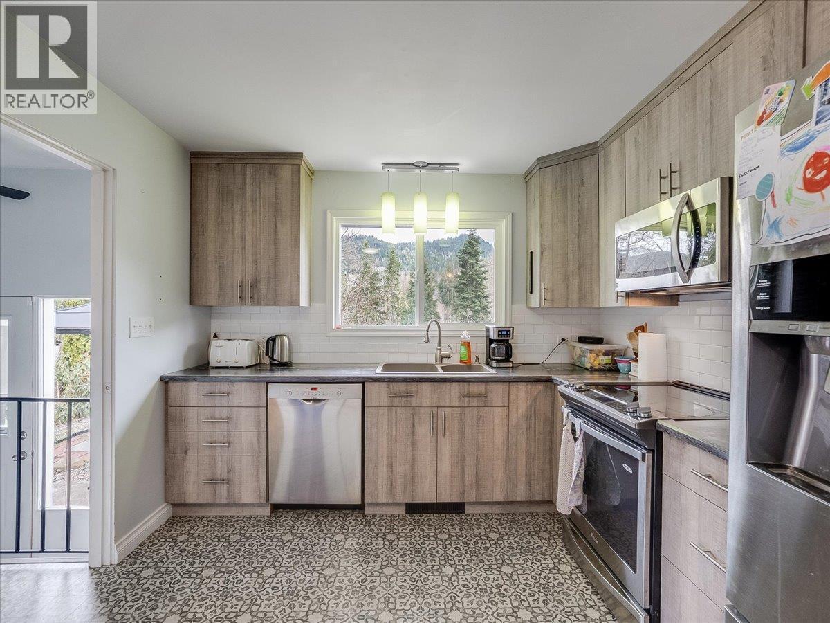 1500 3b Hwy, Fruitvale, British Columbia  V0G 1L1 - Photo 25 - 10384129