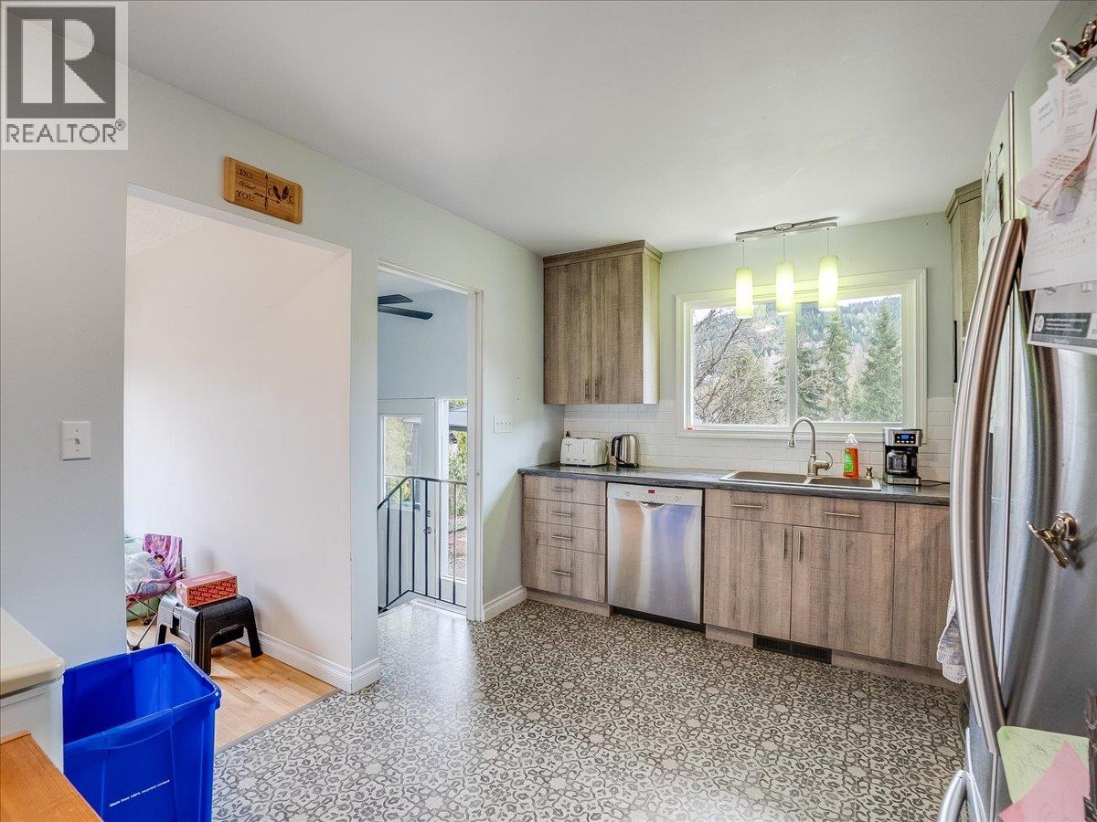 1500 3b Hwy, Fruitvale, British Columbia  V0G 1L1 - Photo 26 - 10384129