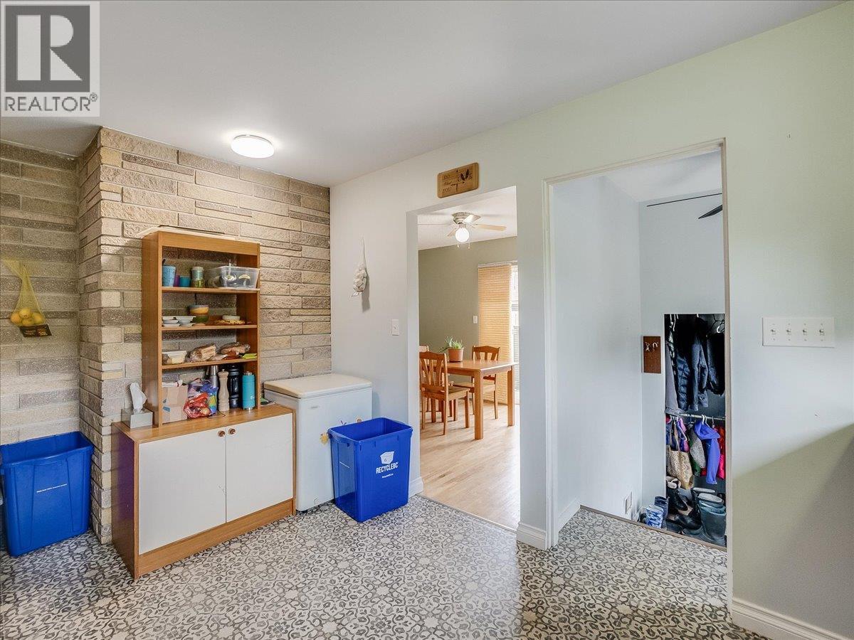 1500 3b Hwy, Fruitvale, British Columbia  V0G 1L1 - Photo 27 - 10384129