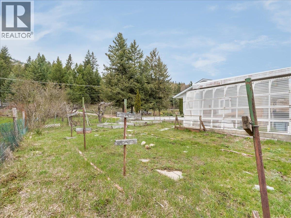 1500 3b Hwy, Fruitvale, British Columbia  V0G 1L1 - Photo 9 - 10384129