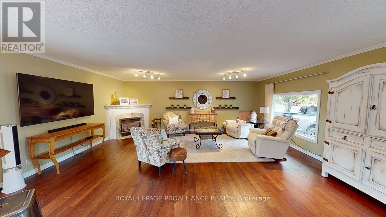 11 Stavebank Road, Belleville, Ontario  K8P 2N7 - Photo 5 - X13021346