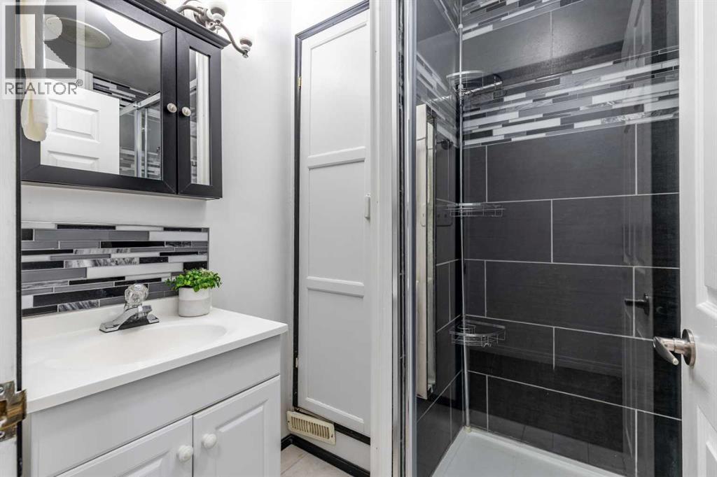 176 1 Street SW, Medicine Hat, Alberta  T1A 3Y9 - Photo 33 - A2282338