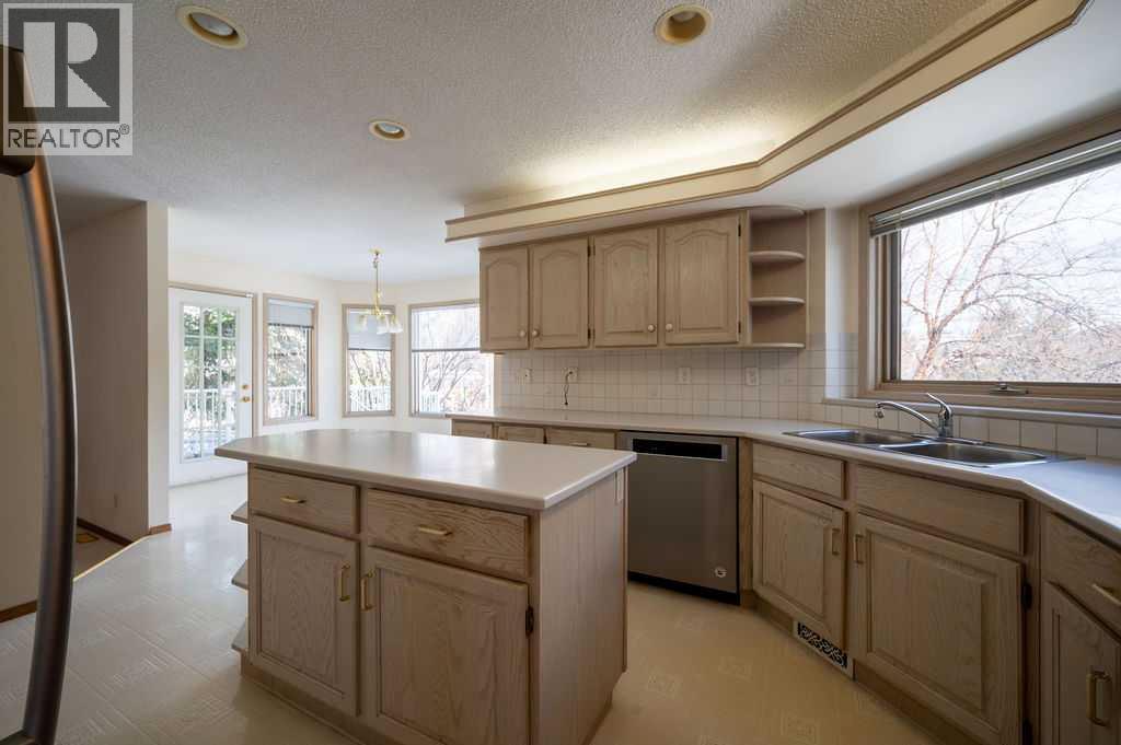 207 Shawnee Mews Sw, Calgary, Alberta  T2Y 1W4 - Photo 13 - A2299230