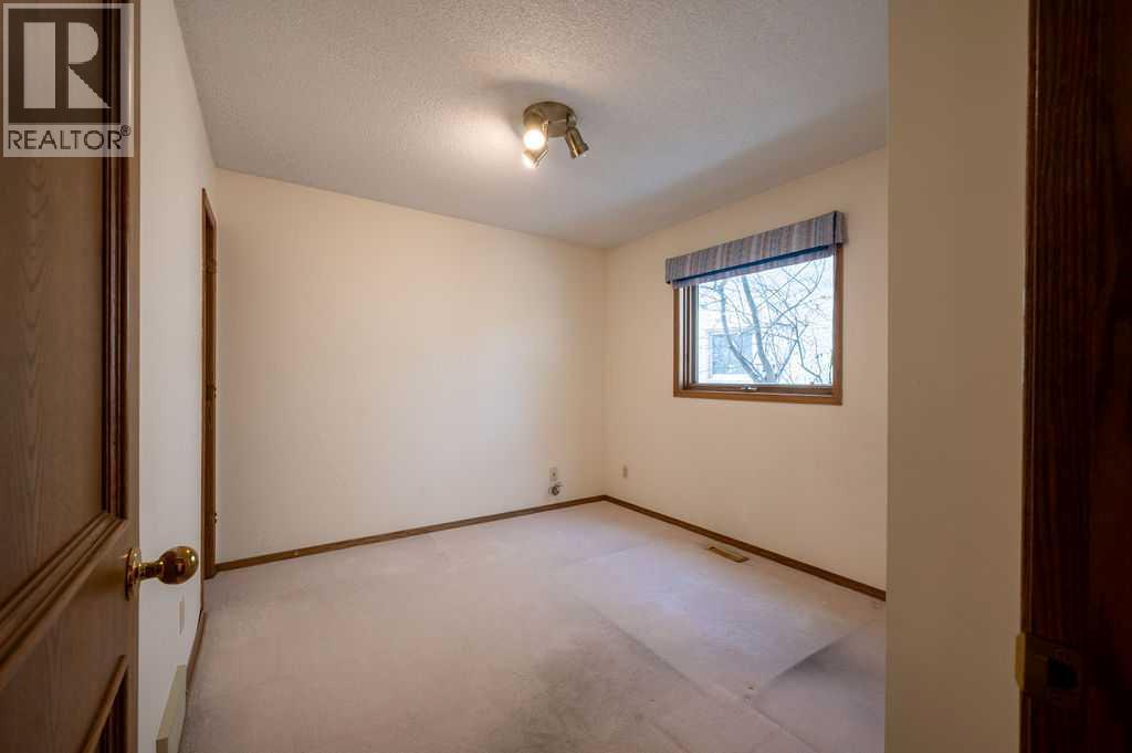 207 Shawnee Mews Sw, Calgary, Alberta  T2Y 1W4 - Photo 17 - A2299230