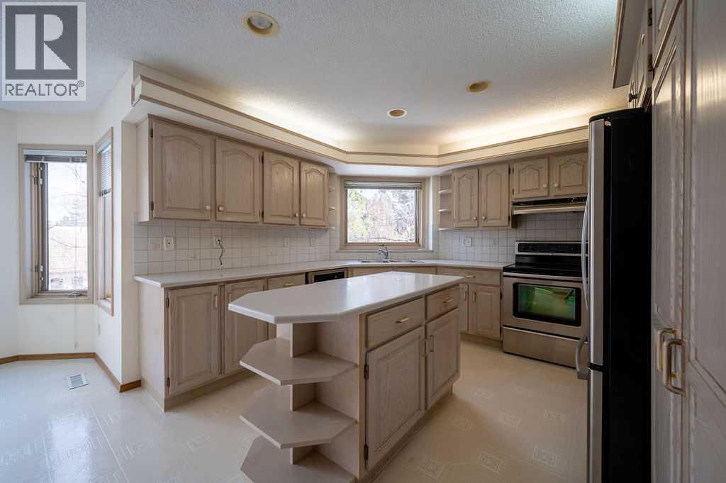 207 Shawnee Mews Sw, Calgary, Alberta  T2Y 1W4 - Photo 12 - A2299230