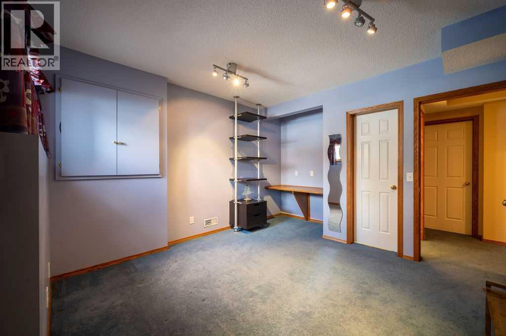 207 Shawnee Mews Sw, Calgary, Alberta  T2Y 1W4 - Photo 21 - A2299230