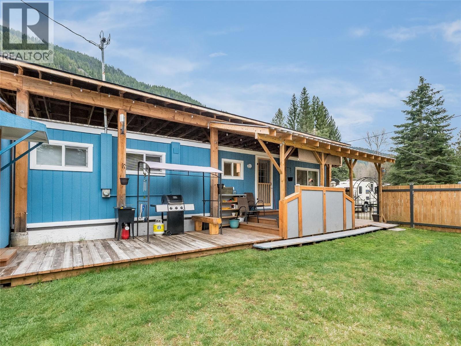 916 AIRPORT Road Unit# 8, Salmo, British Columbia