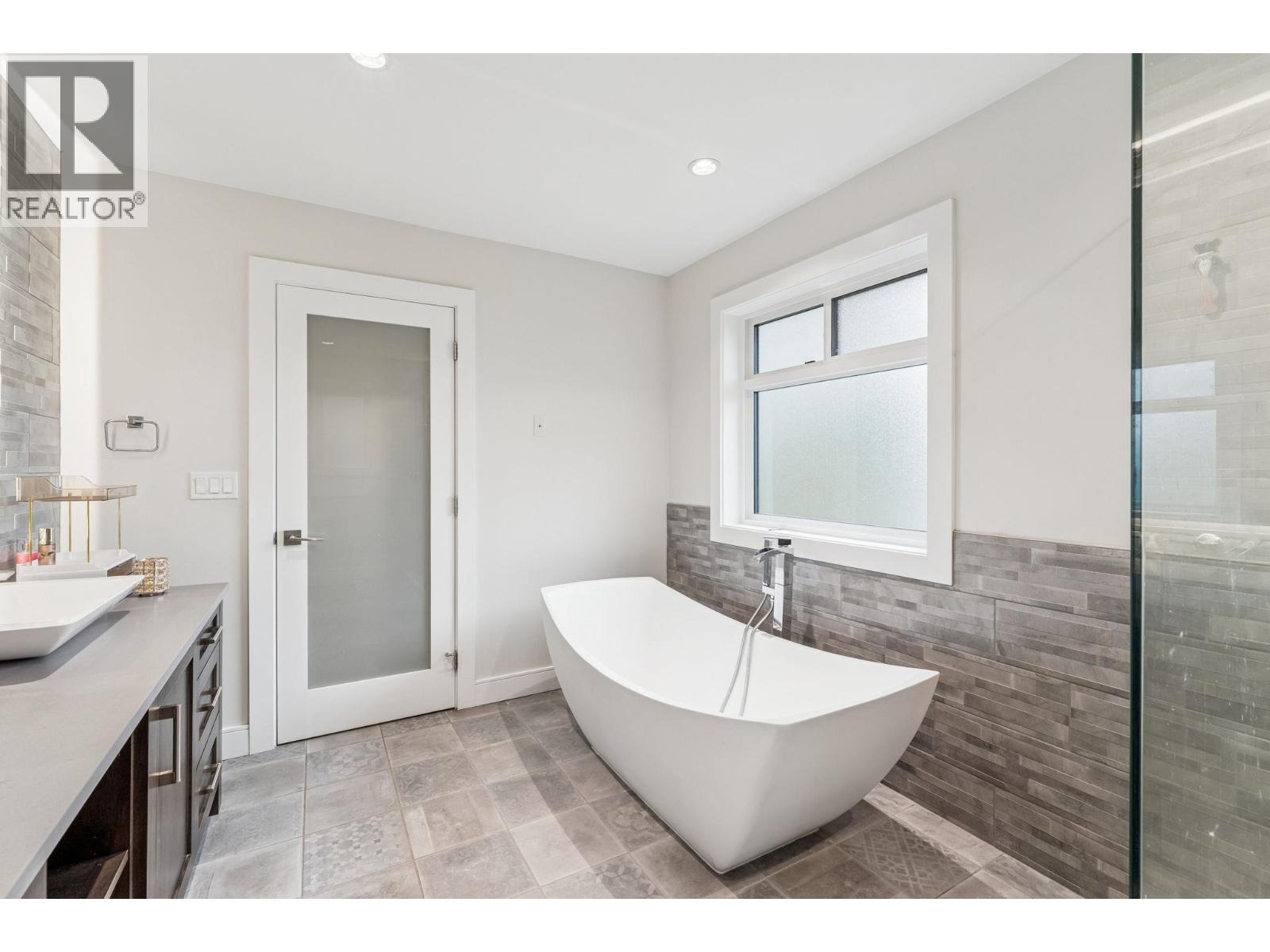 23376 124 Avenue, Maple Ridge, British Columbia  V2X 4K4 - Photo 22 - R3079163