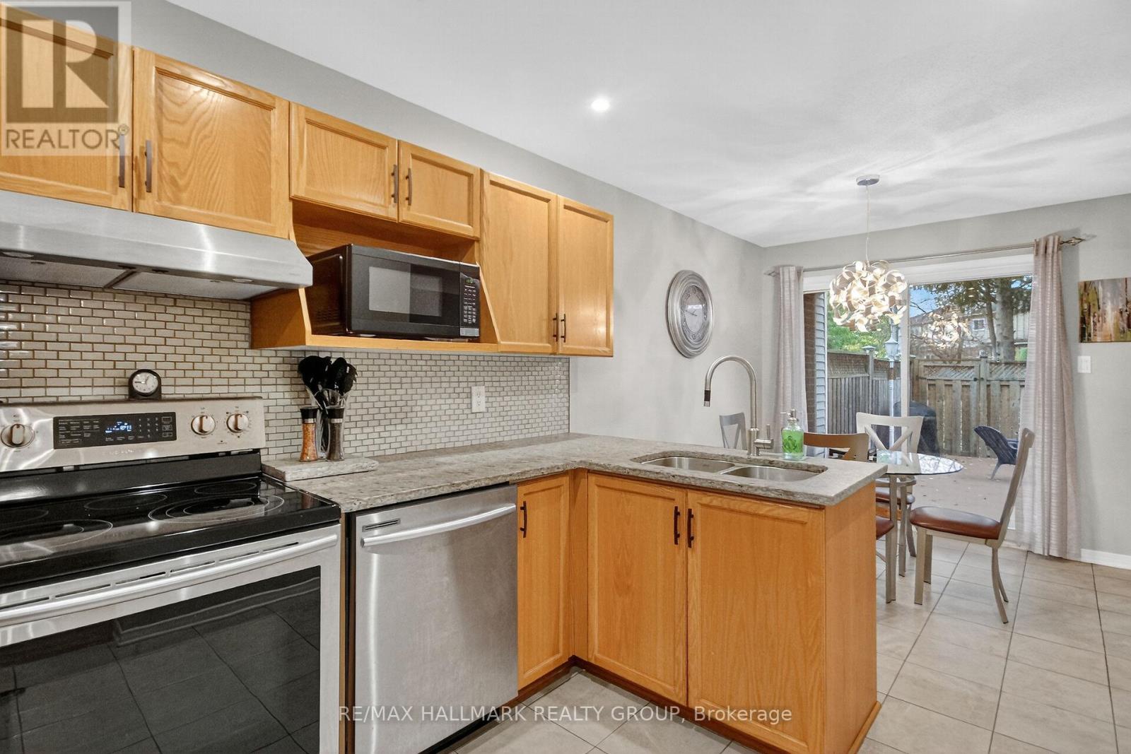 110 Hunter's Glen Crescent, Ottawa, Ontario  K1T 3R1 - Photo 11 - X13021228