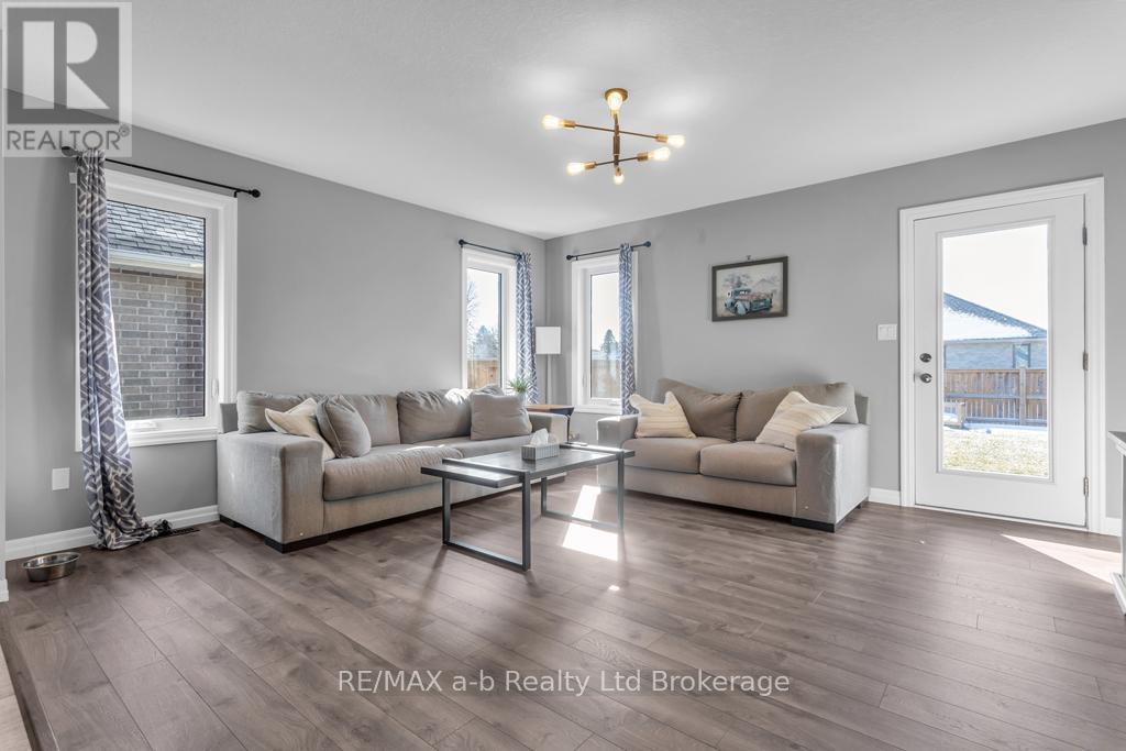 242 Wilson Avenue, Tillsonburg, Ontario  N4G 0H4 - Photo 12 - X13021332