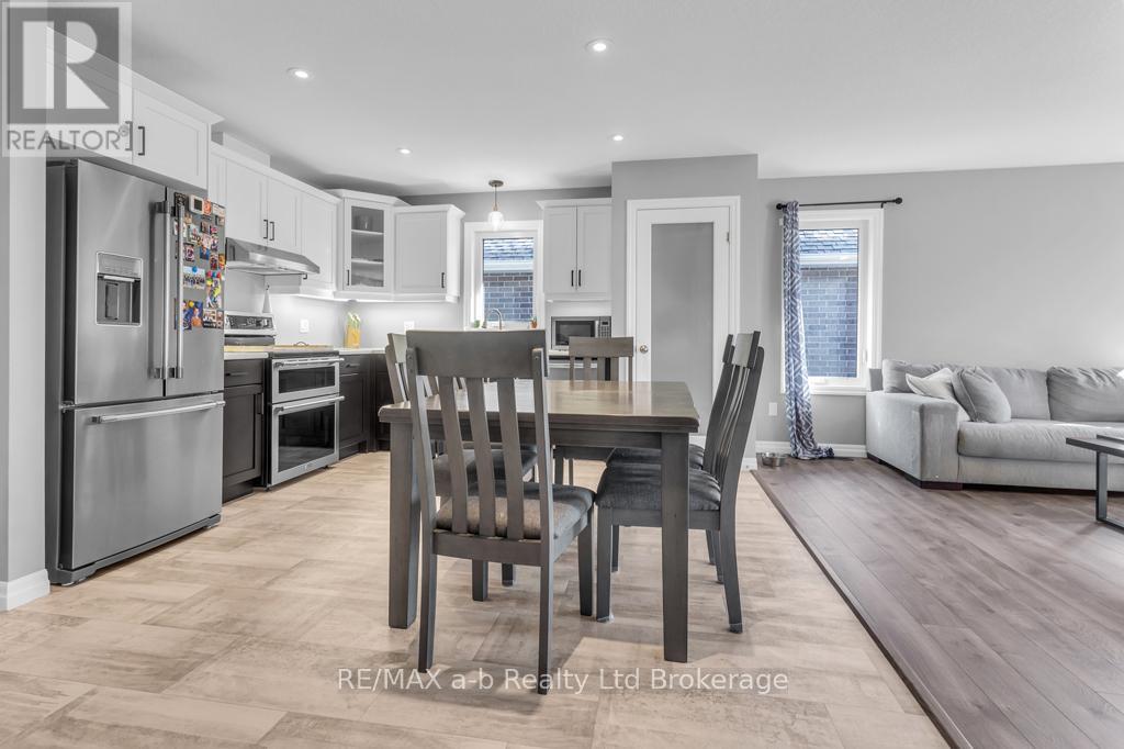 242 Wilson Avenue, Tillsonburg, Ontario  N4G 0H4 - Photo 14 - X13021332