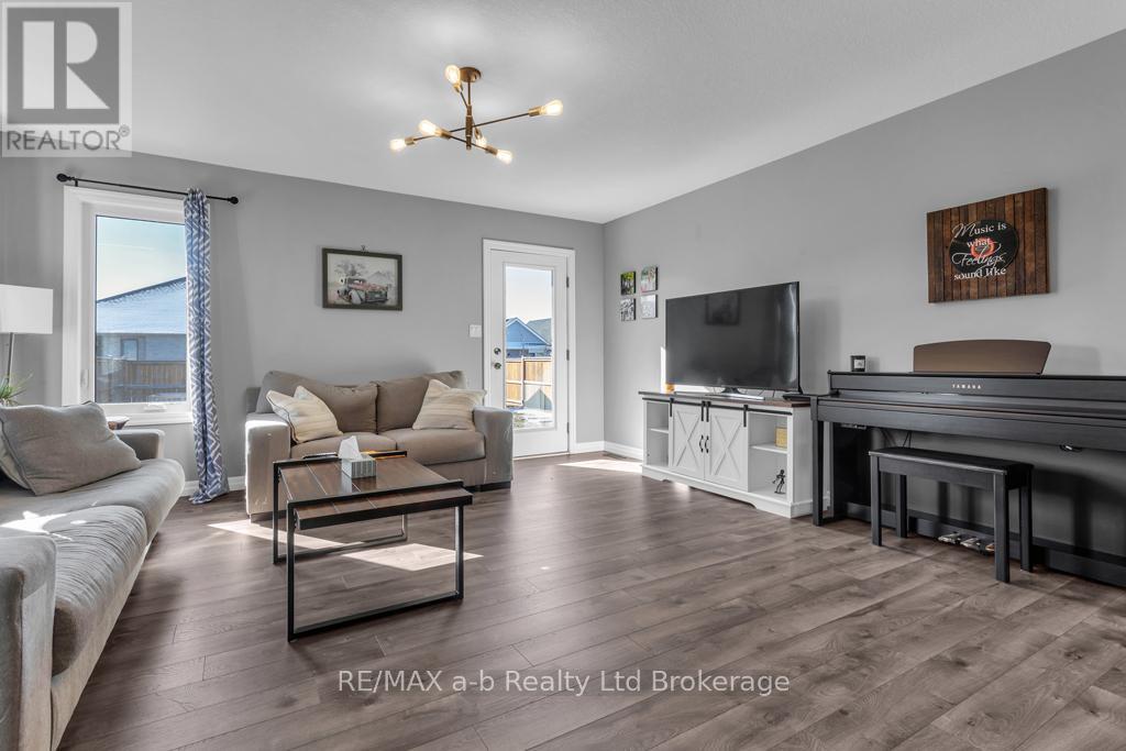 242 Wilson Avenue, Tillsonburg, Ontario  N4G 0H4 - Photo 9 - X13021332