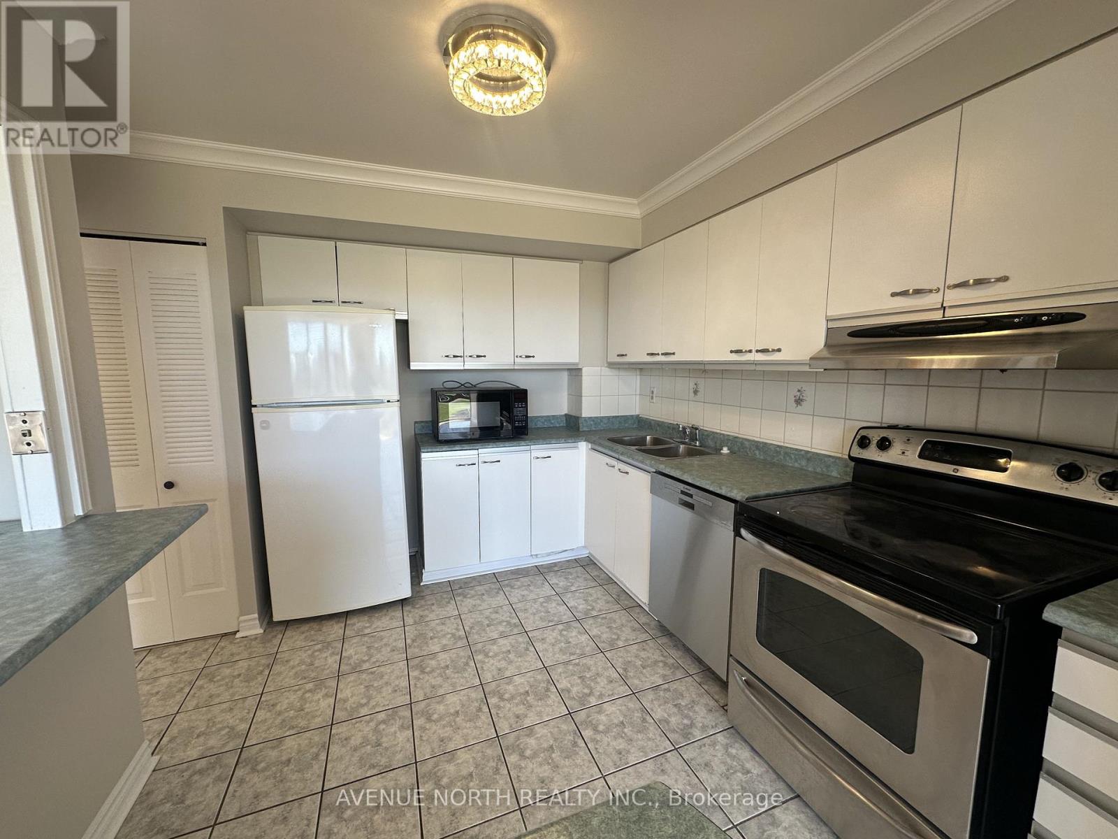 308 - 2759 Carousel Crescent, Ottawa, Ontario  K1T 2N5 - Photo 8 - X12821048