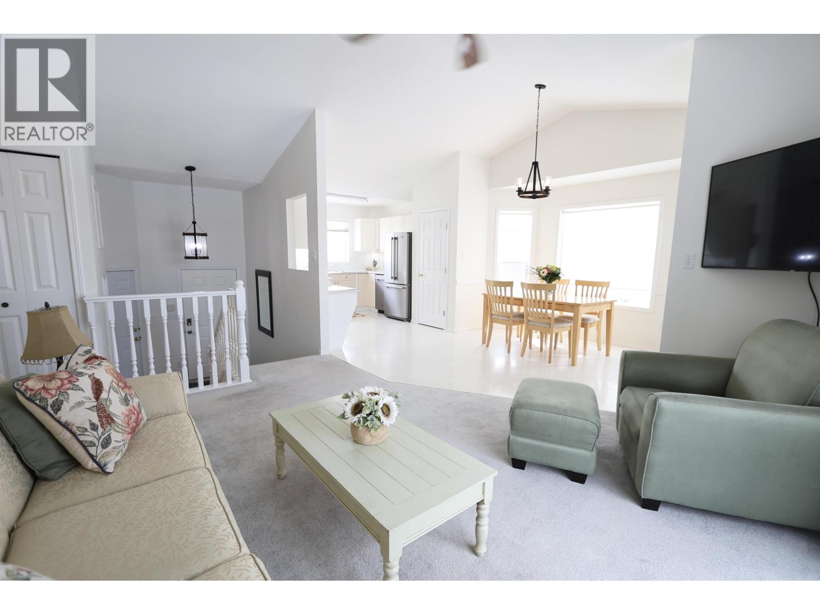 5446 Woodoak Crescent, Prince George, British Columbia  V2K 5A6 - Photo 3 - R3105348