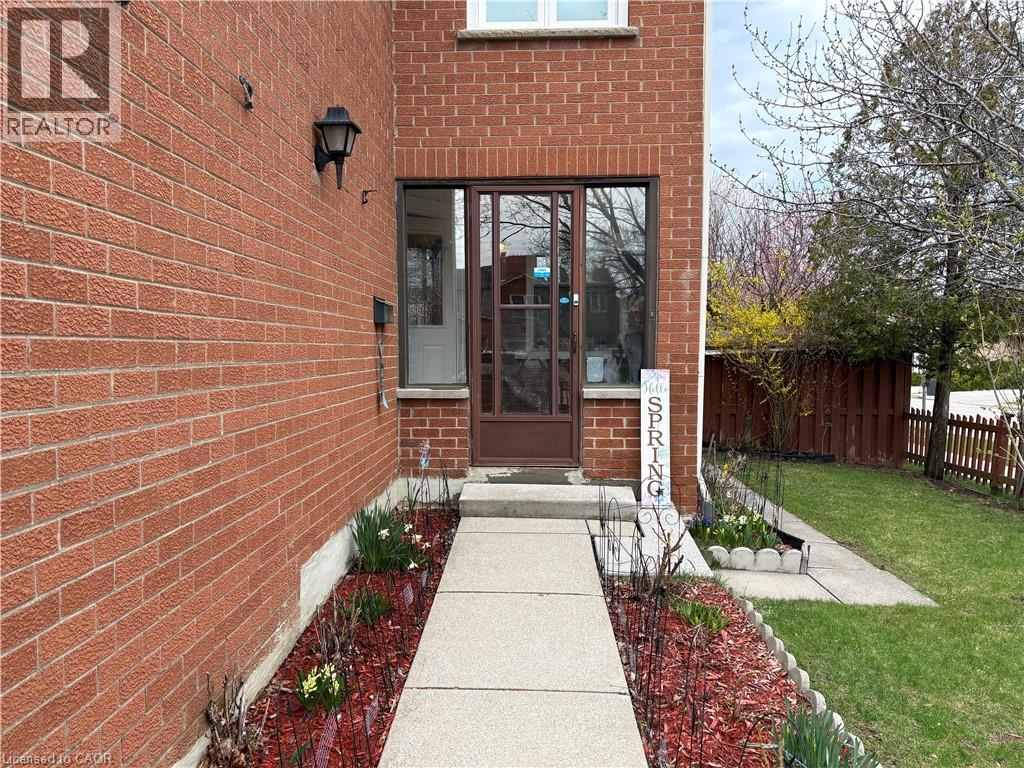 4313 Lee Drive, Mississauga, Ontario  L4W 4A9 - Photo 3 - 40822032