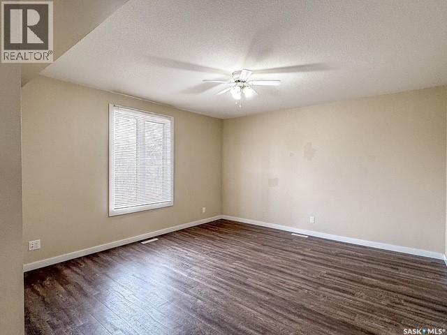 614 7th Avenue Ne, Swift Current, Saskatchewan  S9H 2M4 - Photo 3 - SK033270