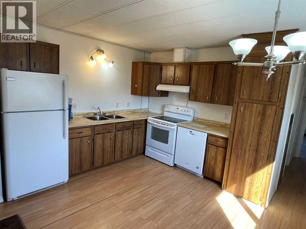 161 Rivervalley Estates, Whitecourt, Alberta  T7S 1K2 - Photo 2 - A2303003