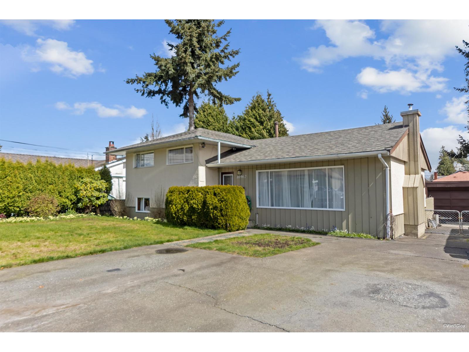 10962 145a Street, Surrey, British Columbia  V3R 3S4 - Photo 2 - R3113282