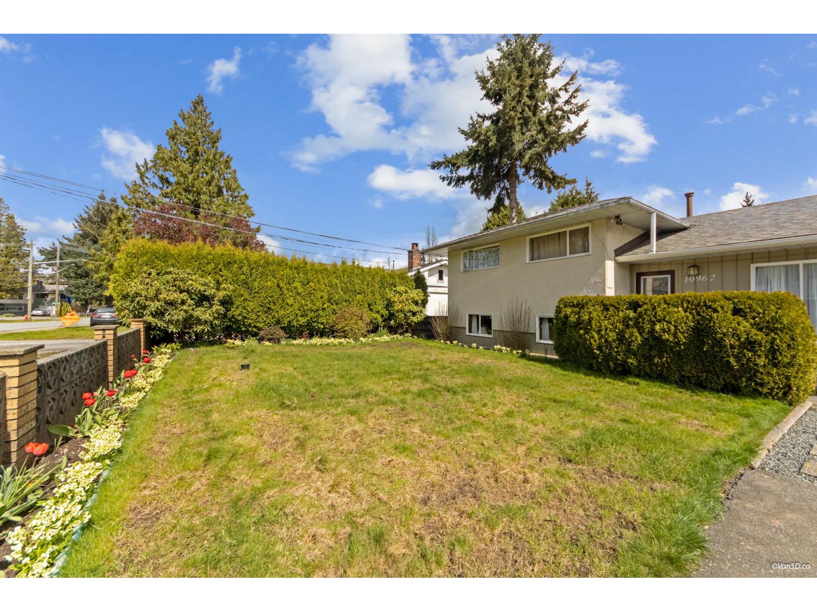 10962 145a Street, Surrey, British Columbia  V3R 3S4 - Photo 1 - R3113282