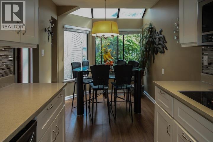 1147 Montroyal Boulevard, North Vancouver, British Columbia  V7R 2H8 - Photo 7 - R3112753