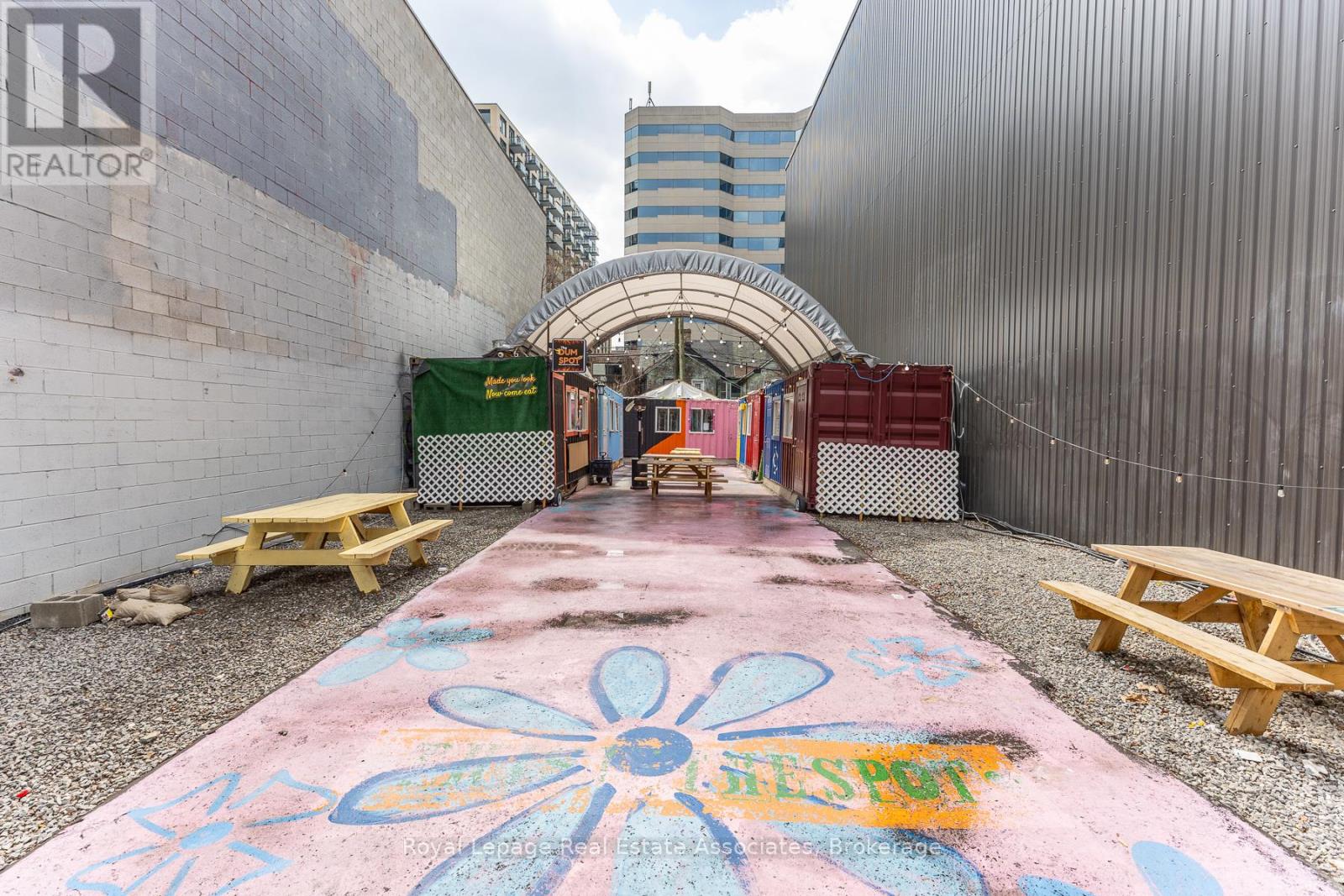 617 Queen Street W, Toronto, Ontario  M5V 2B7 - Photo 3 - C13021344