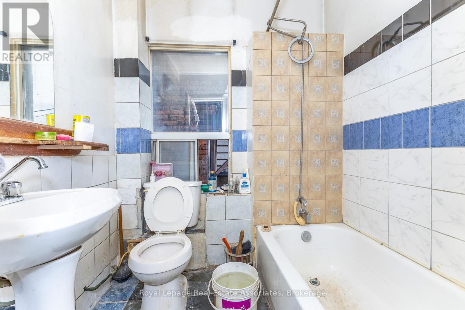 863 Bloor Street W, Toronto, Ontario  M6G 1M4 - Photo 15 - C13021362