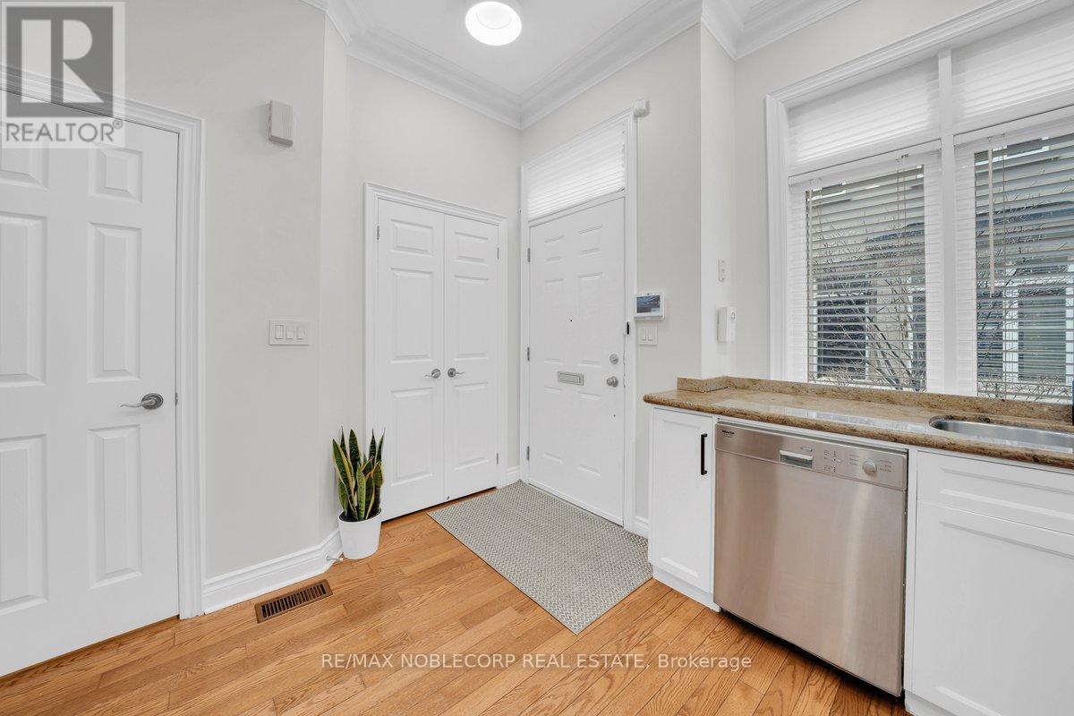 6 Luscombe Lane, Toronto, Ontario  M4Y 3B5 - Photo 11 - C13021398