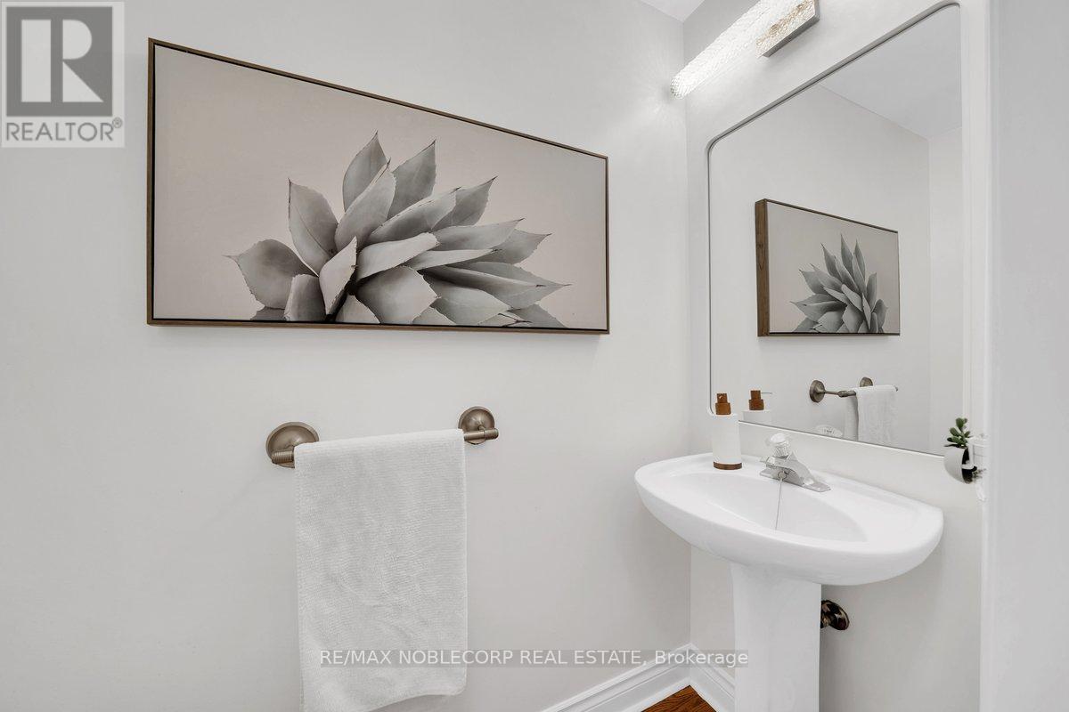 6 Luscombe Lane, Toronto, Ontario  M4Y 3B5 - Photo 18 - C13021398