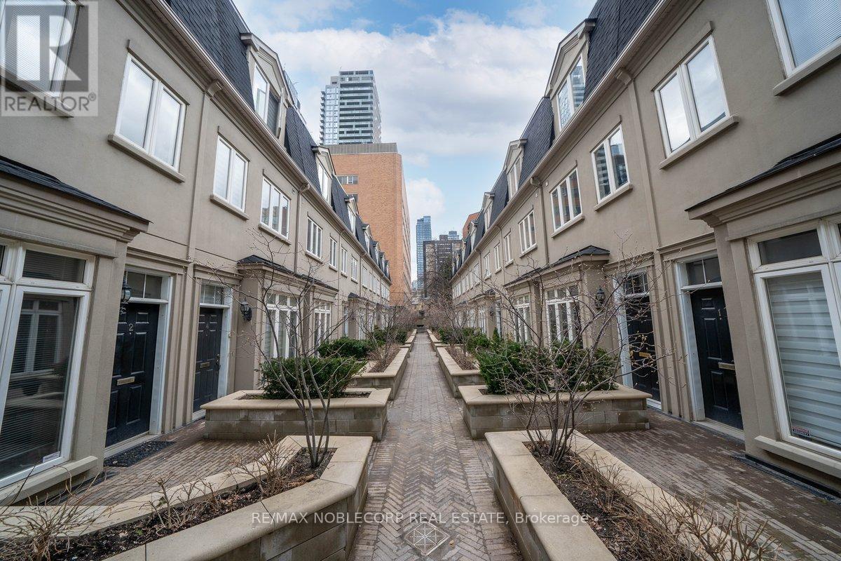 6 Luscombe Lane, Toronto, Ontario  M4Y 3B5 - Photo 7 - C13021398