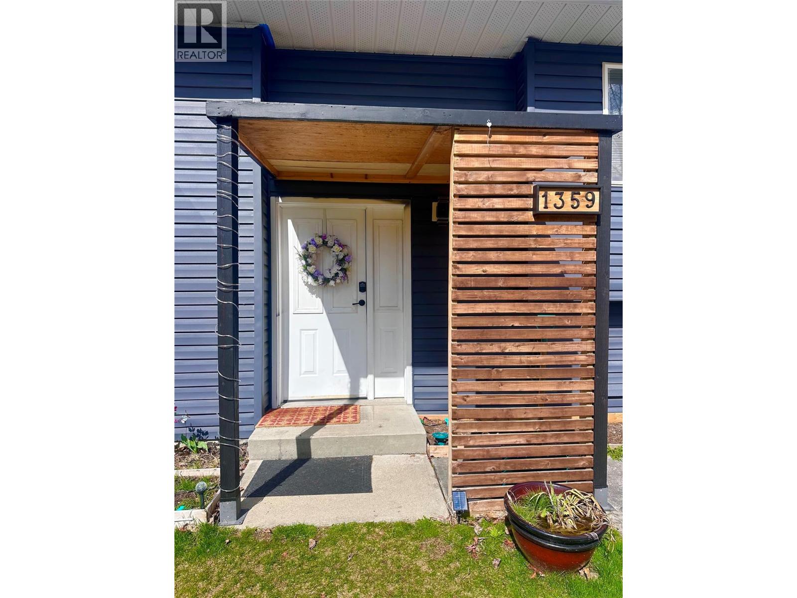 1359 Grosvenor Place, Castlegar, British Columbia  V1N 3X8 - Photo 2 - 10381970