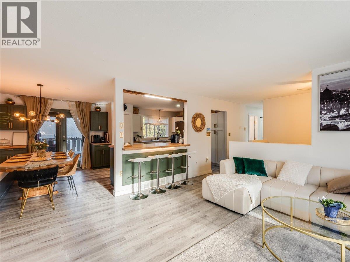 1359 Grosvenor Place, Castlegar, British Columbia  V1N 3X8 - Photo 6 - 10381970