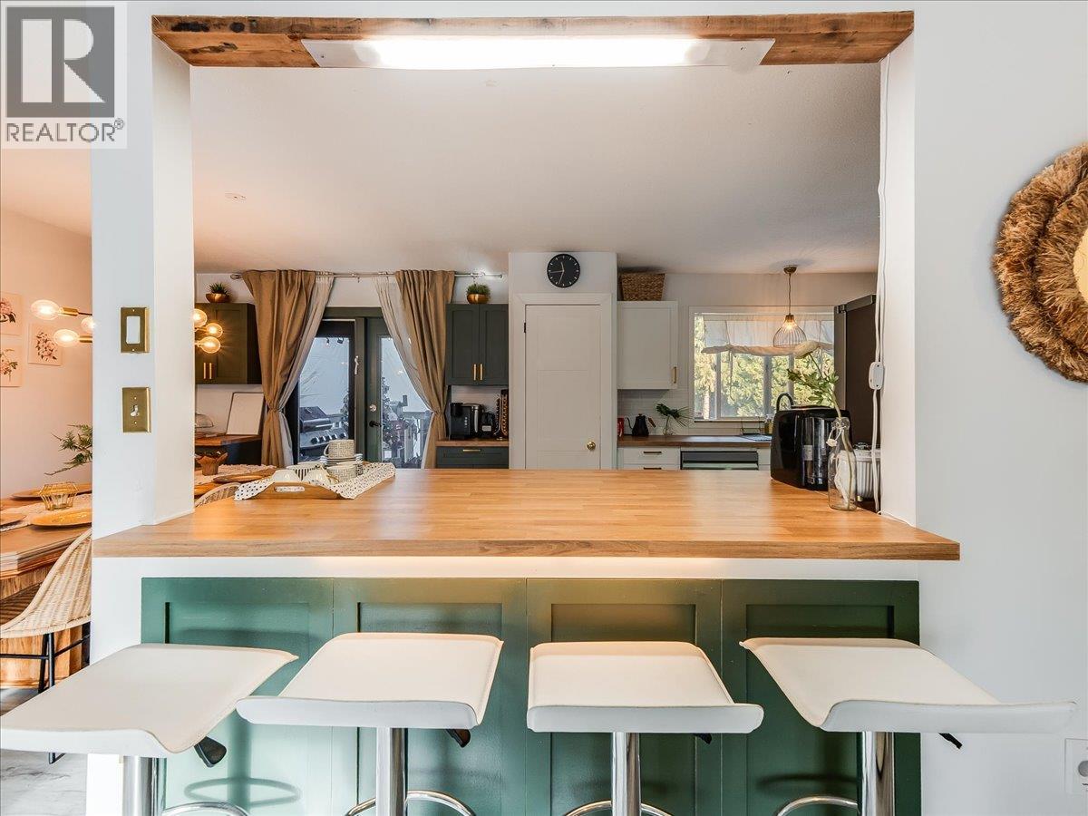 1359 Grosvenor Place, Castlegar, British Columbia  V1N 3X8 - Photo 5 - 10381970