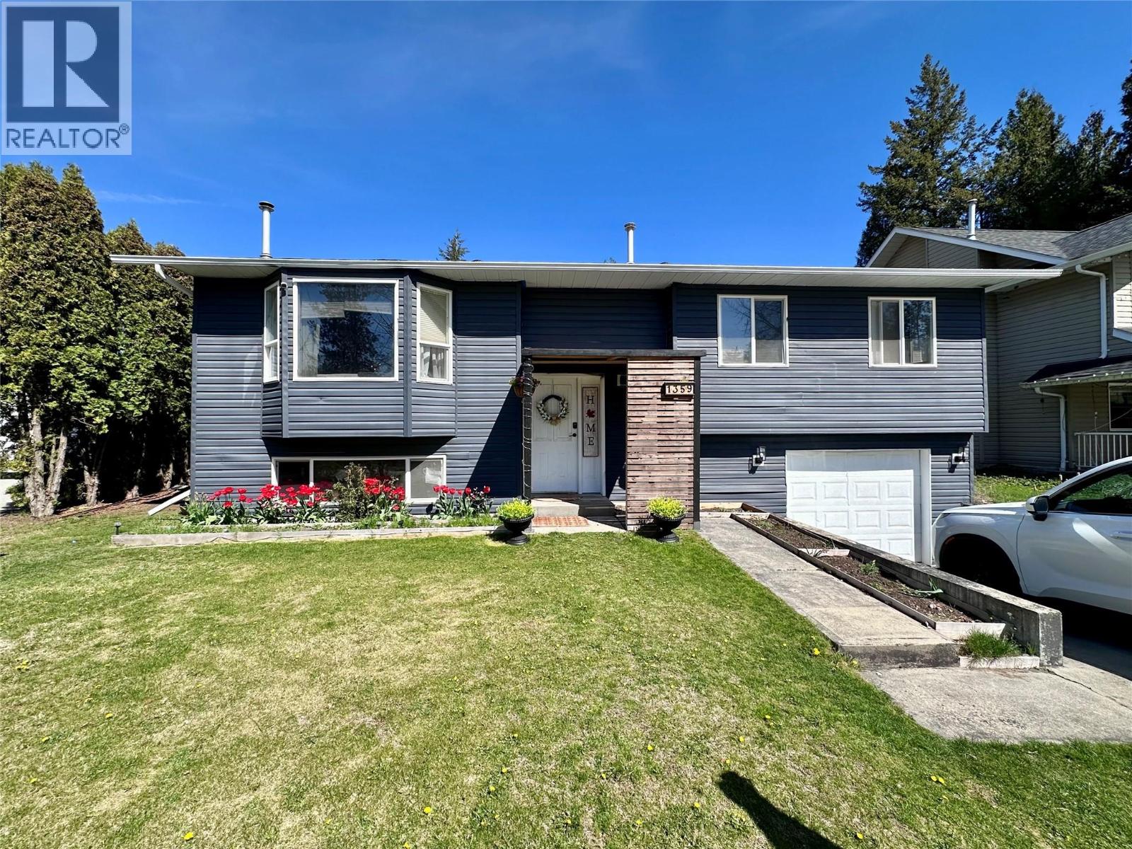 1359 Grosvenor Place, Castlegar, British Columbia  V1N 3X8 - Photo 1 - 10381970